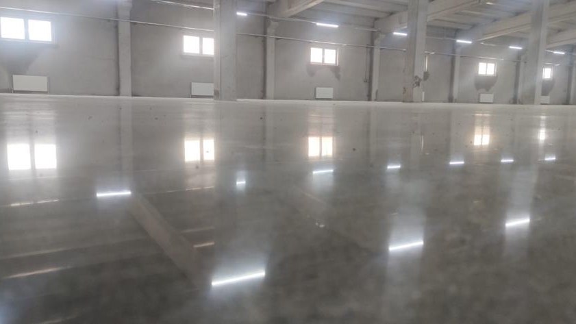 Fabrika holünde parlatılmış beton zemin